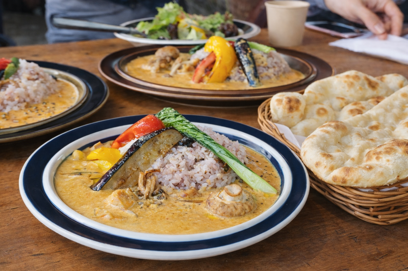 🌙水曜日のよる！ゆるっと夜パン活🥖
カレーとナン食べにいきませんか〜？？🍛
