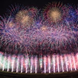 花火も夜空に打ち上げ　湾岸エリアを一望夜景！SKYビュー花火鑑賞会