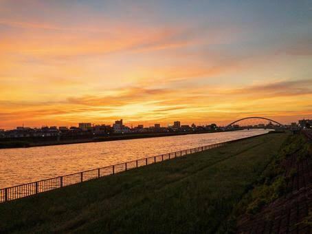 川沿いの新緑の風☘️を感じながら、多摩川でのサンセット🌆ウォーキング（二子玉川集合）