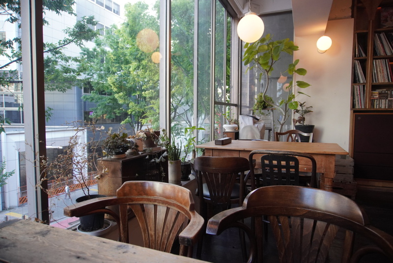 【8/8開催】渋谷・話題のレコードカフェで自然と音楽を満喫！カフェ好き限定トークナイト☕🎶