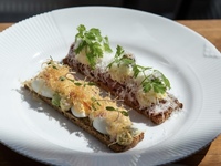 【女性2名主催/先着2名無料】表参道にあるお花に囲まれた北欧カフェ🐶🐶☕️🍰🌱💐に行こう✨✨20代30代限定