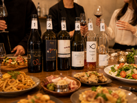 【バー貸切】ワインペアリング会
〜ソムリエ解説で楽しむ6種類×料理〜
