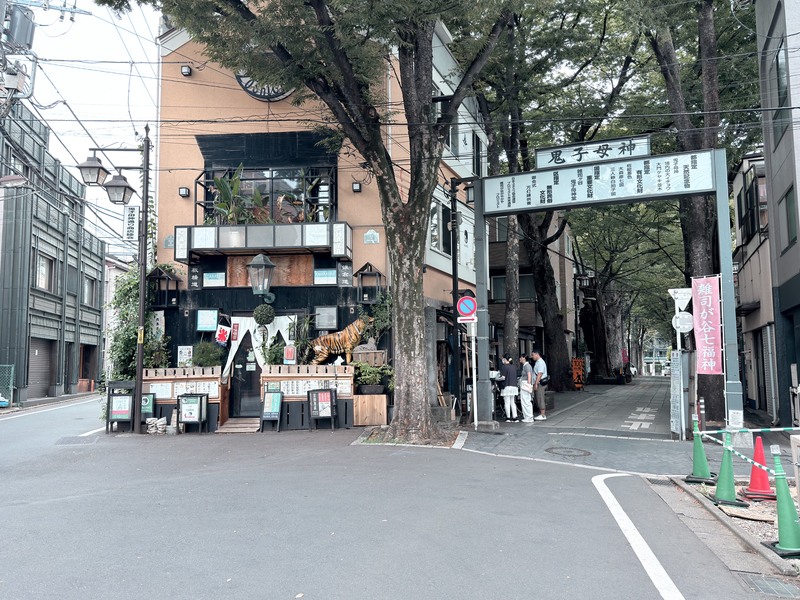 ミニコンサートで癒やされ、食事と会話でまったり　雑司ヶ谷
