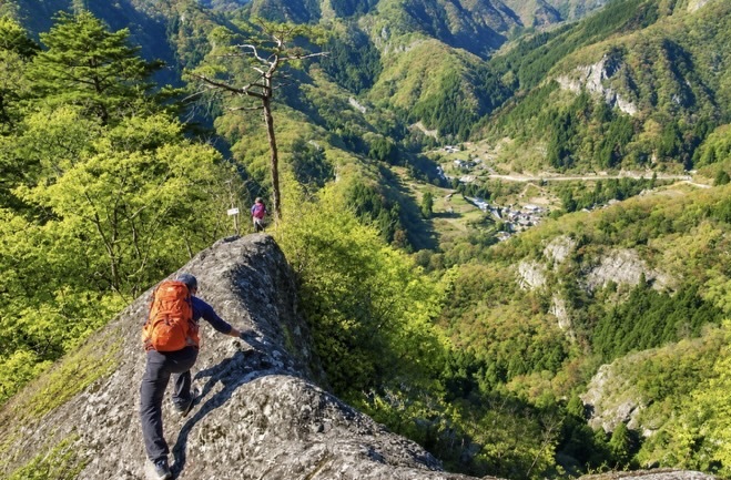 群馬の奇岩集う「黒滝山」と秘境「蝉の渓谷」