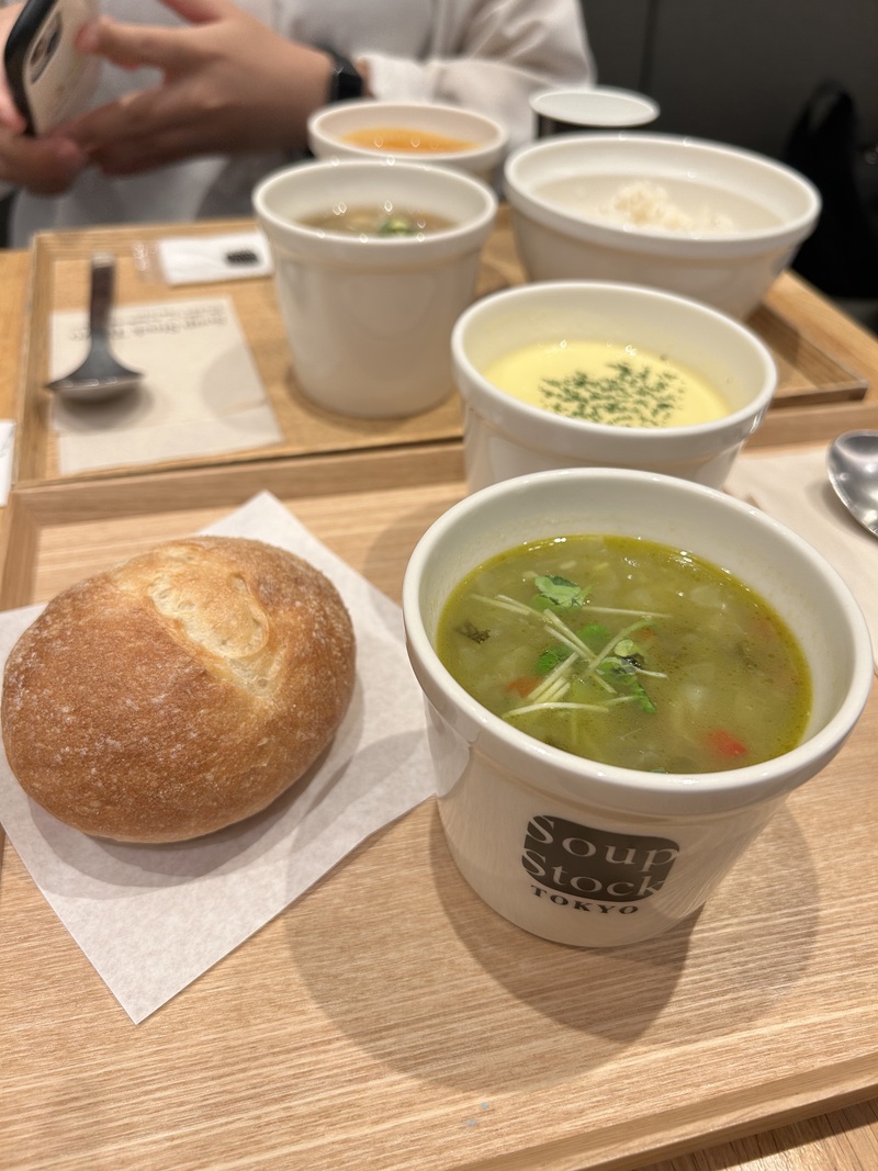 土曜日おひる！パンとスープ🥣🥐