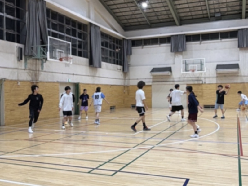 男女問わず！全員個人参加のバスケサークル🏀
初心者・浅い経験者歓迎✨
ゆっくり楽しみたい方にオススメ！