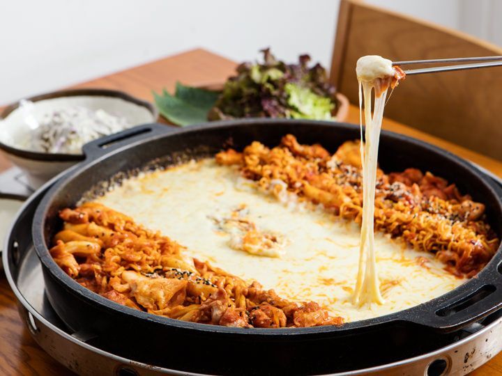 🧀今日はチーズに溺れたい！チーズタッカルビとお酒で乾杯する夜🍻