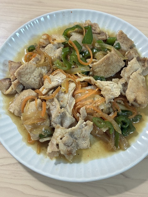 こちらは今日の夜ご飯になります🫑🥕
