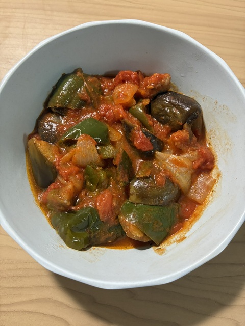 こちらは今日の夜ご飯になります🍅🍆